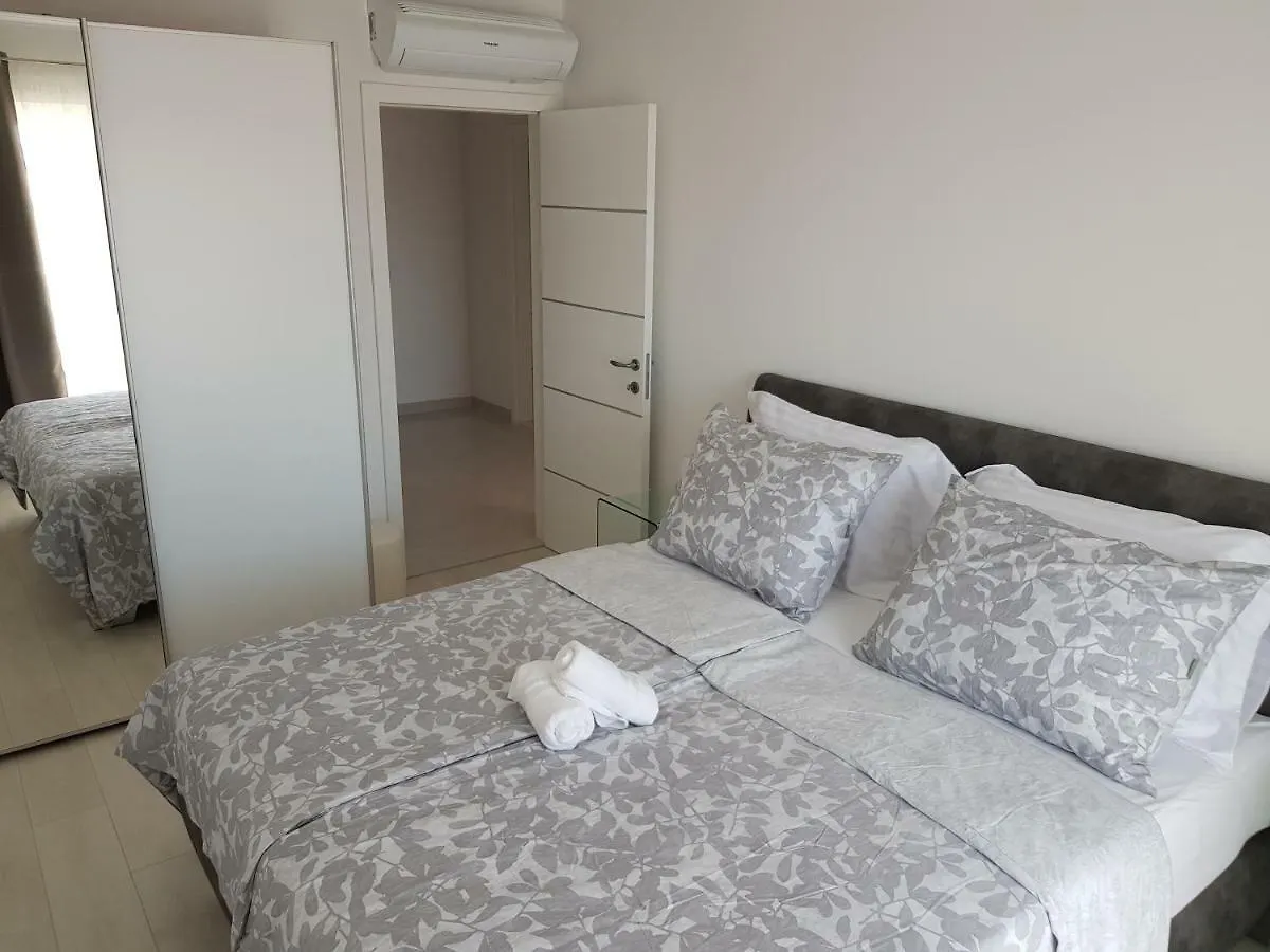 Guest house Apartmani Marella Seget Donji Croatia