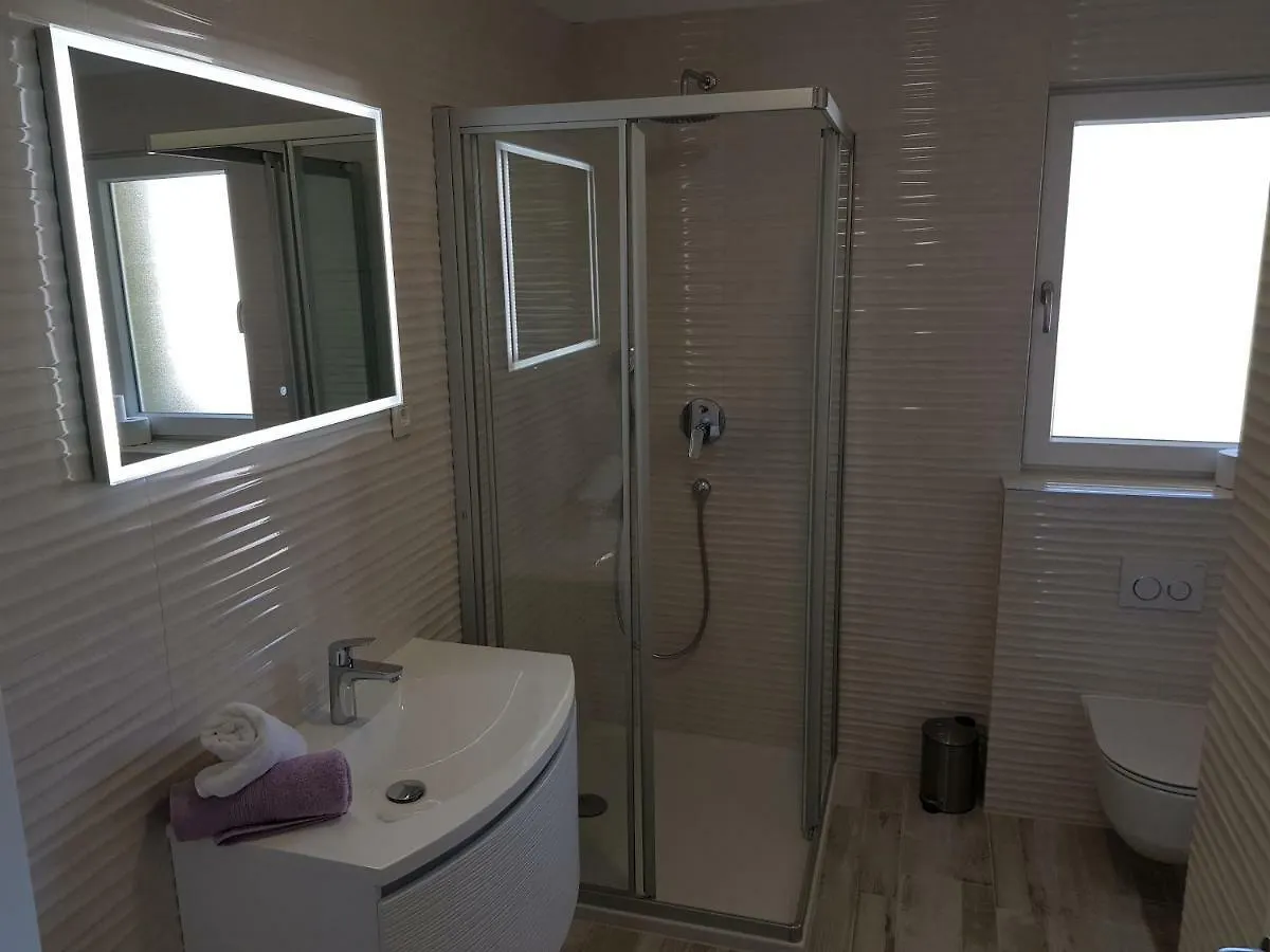 Guest house Apartmani Marella Seget Donji